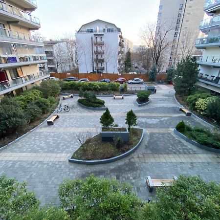 Green Apartment 214 With Private Parking Bucharest Luaran gambar