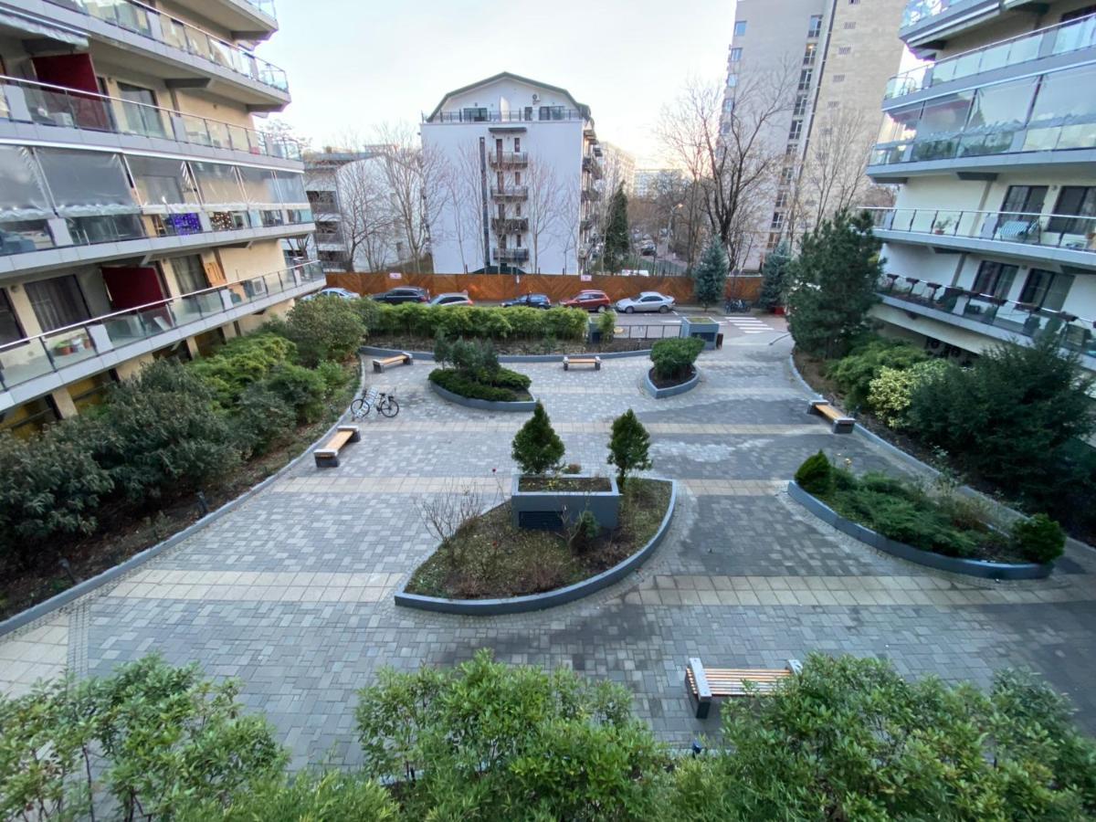 Green Apartment 214 With Private Parking Bucharest Luaran gambar