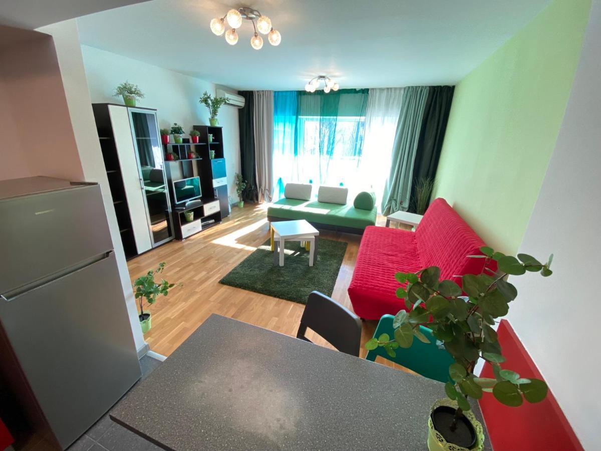 Green Apartment 214 With Private Parking Bucharest Luaran gambar