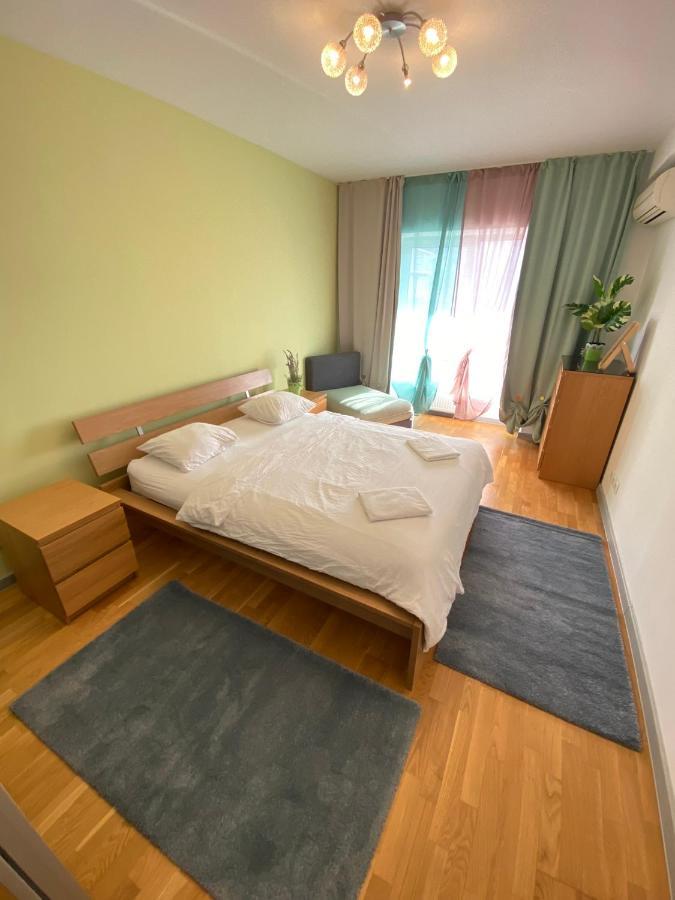 Green Apartment 214 With Private Parking Bucharest Luaran gambar