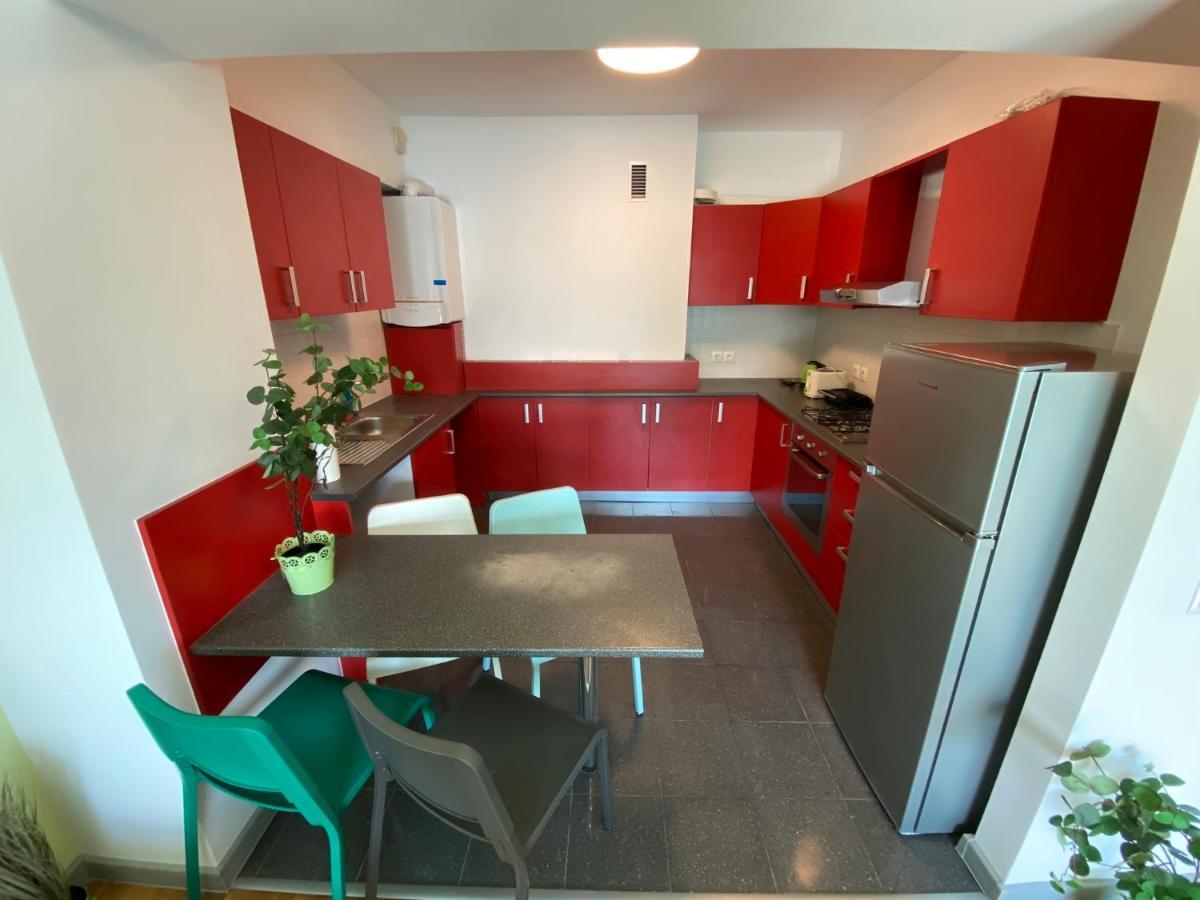 Green Apartment 214 With Private Parking Bucharest Luaran gambar