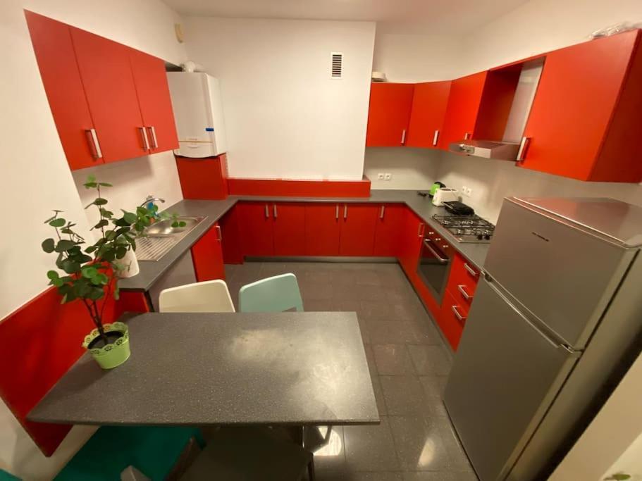 Green Apartment 214 With Private Parking Bucharest Luaran gambar
