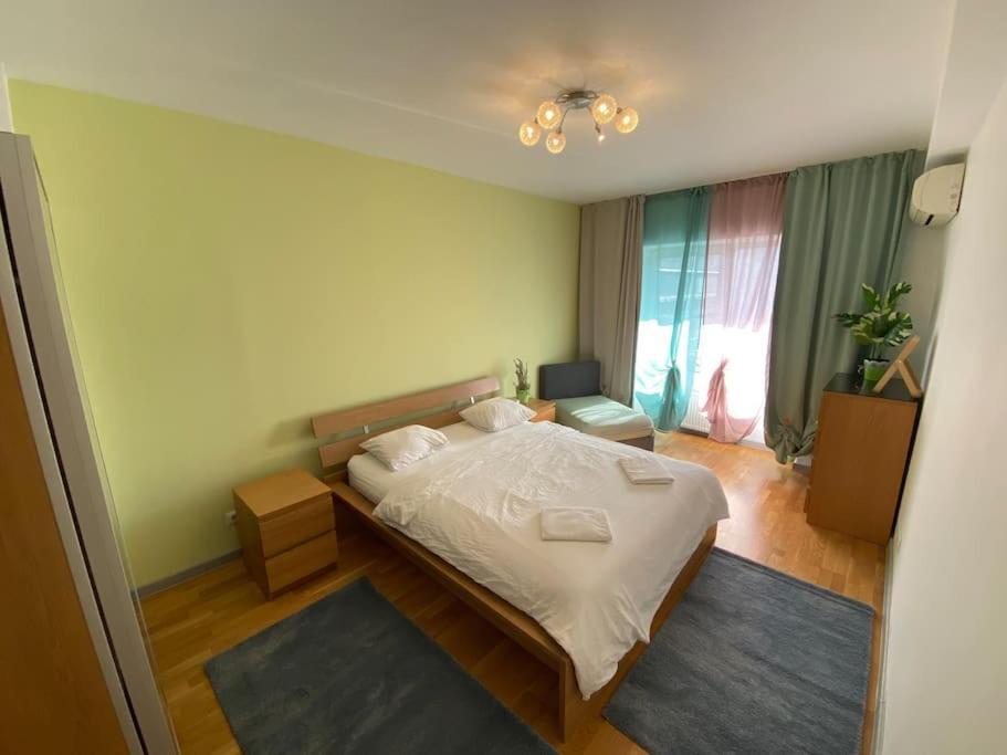 Green Apartment 214 With Private Parking Bucharest Luaran gambar