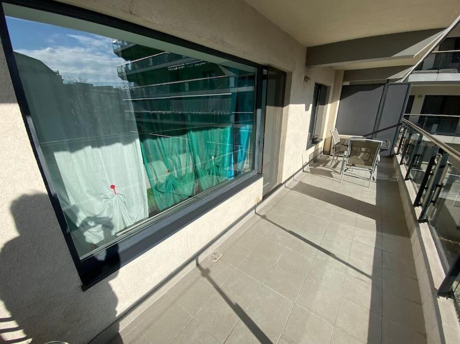Green Apartment 214 With Private Parking Bucharest Luaran gambar