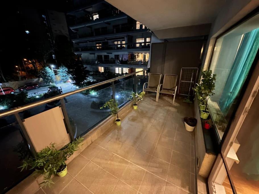 Green Apartment 214 With Private Parking Bucharest Luaran gambar