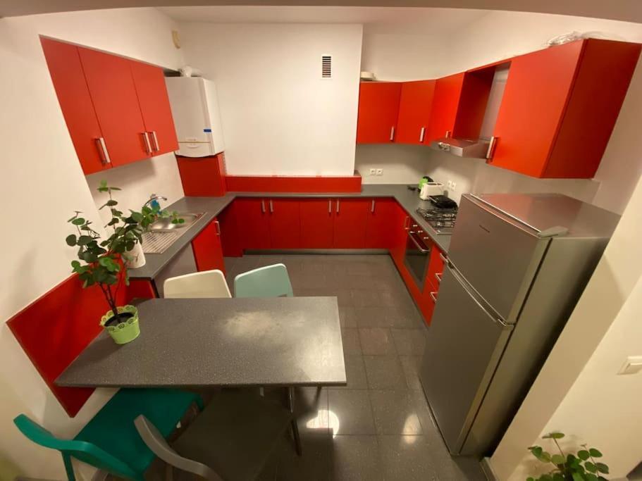 Green Apartment 214 With Private Parking Bucharest Luaran gambar